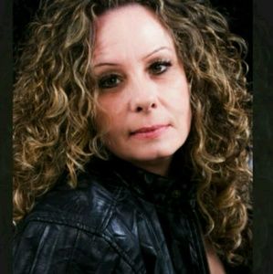 Meet your Posher, Suzanne